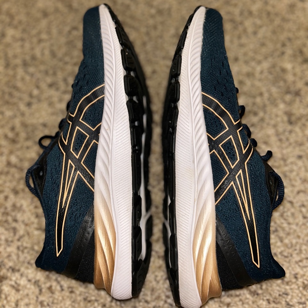 ASICS Women's Gel-Excite 8, Size 9 - Picture 4 of 10